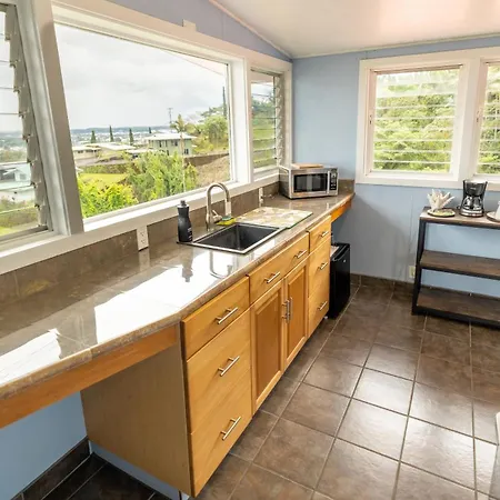 Hilltop Legacy Vacation Rental Hilo Room photo