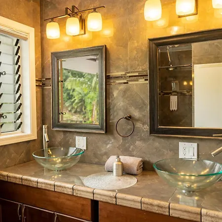 Hilltop Legacy Vacation Rental Hilo Room photo